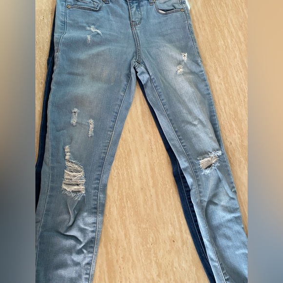 Light and dark blue jeans - Picture 3 of 5